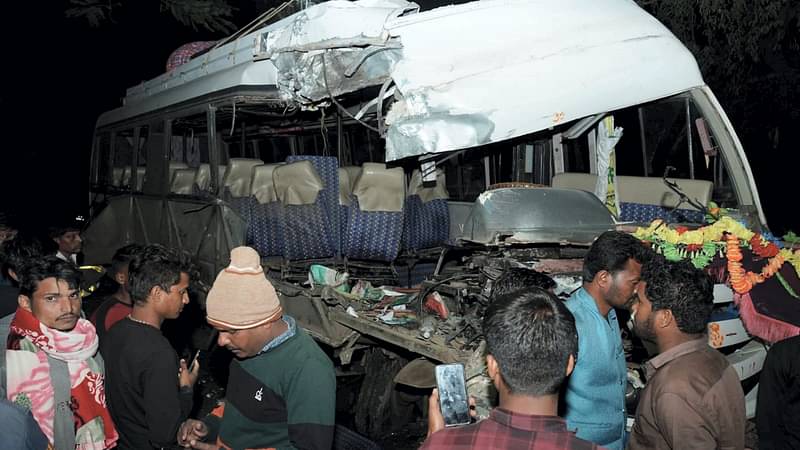 मध्य प्रदेश के मैहर में बस-डंपर की जोरदार भिड़ंत, हादसे में मरने वालों की संख्या बढ़कर 9 हुई